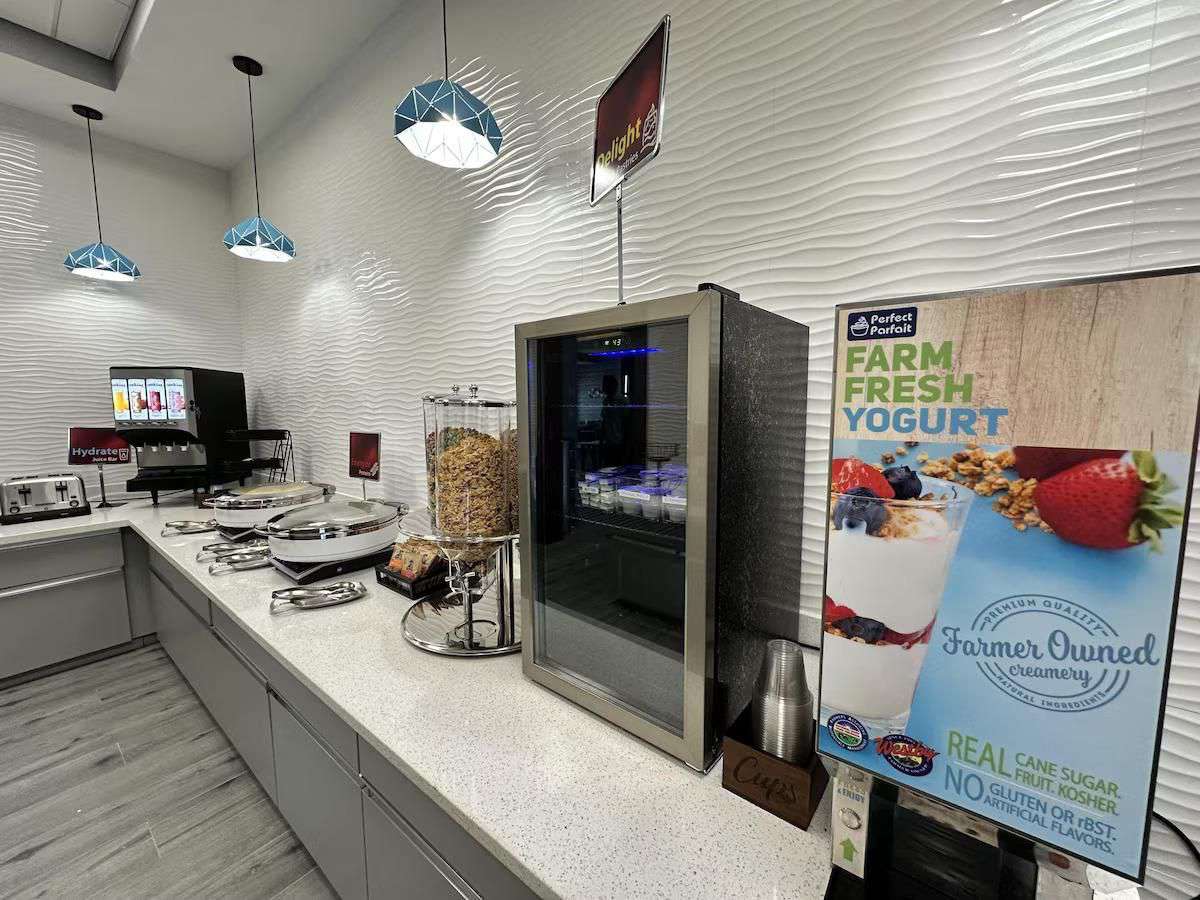 Servery and cold bar